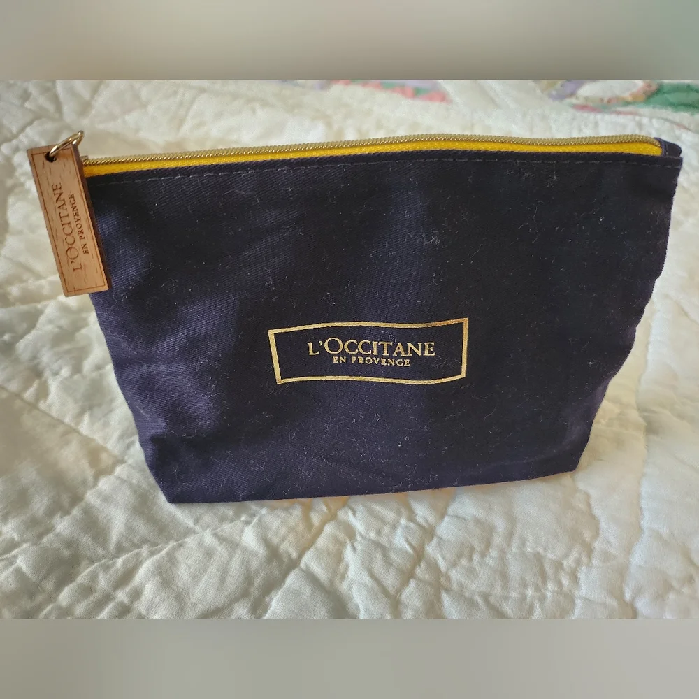 L'Occitane Cotton Pouch Makeup Case